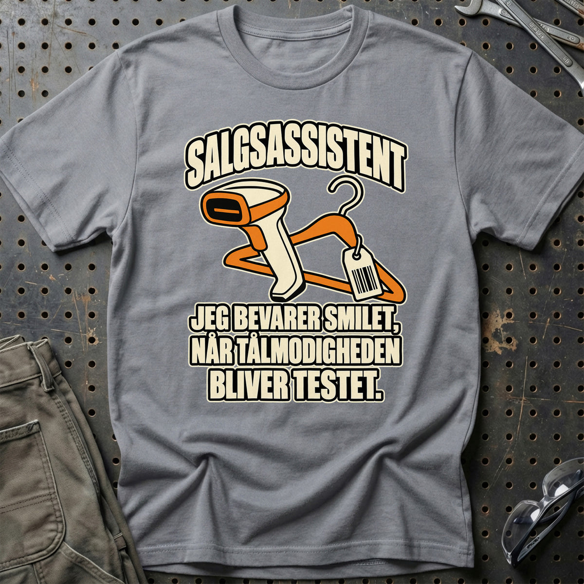 
Salgsassistent – Jeg Bevarer Smilet T-Shirt – Grå Sport – print på forsiden