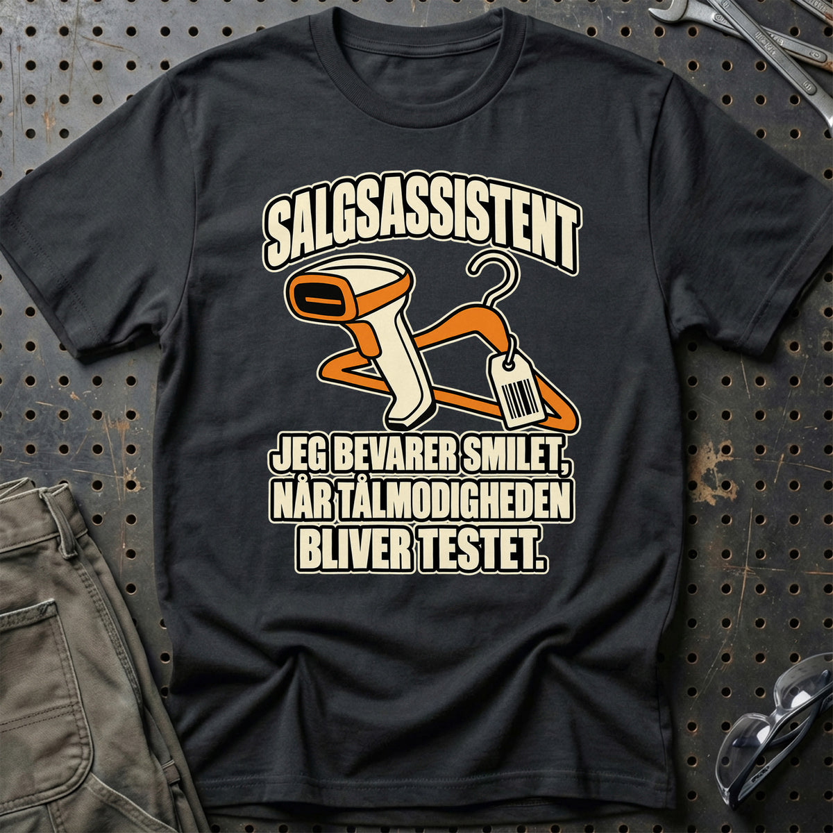 
Salgsassistent – Jeg Bevarer Smilet T-Shirt – Sort – print på forsiden