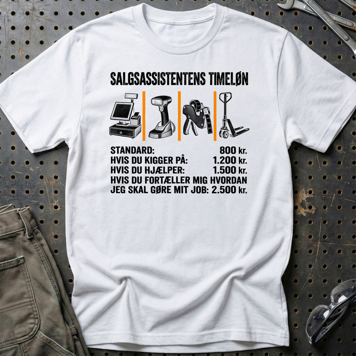 
Salgsassistentens Timeløn T-Shirt – Hvid – print på forsiden