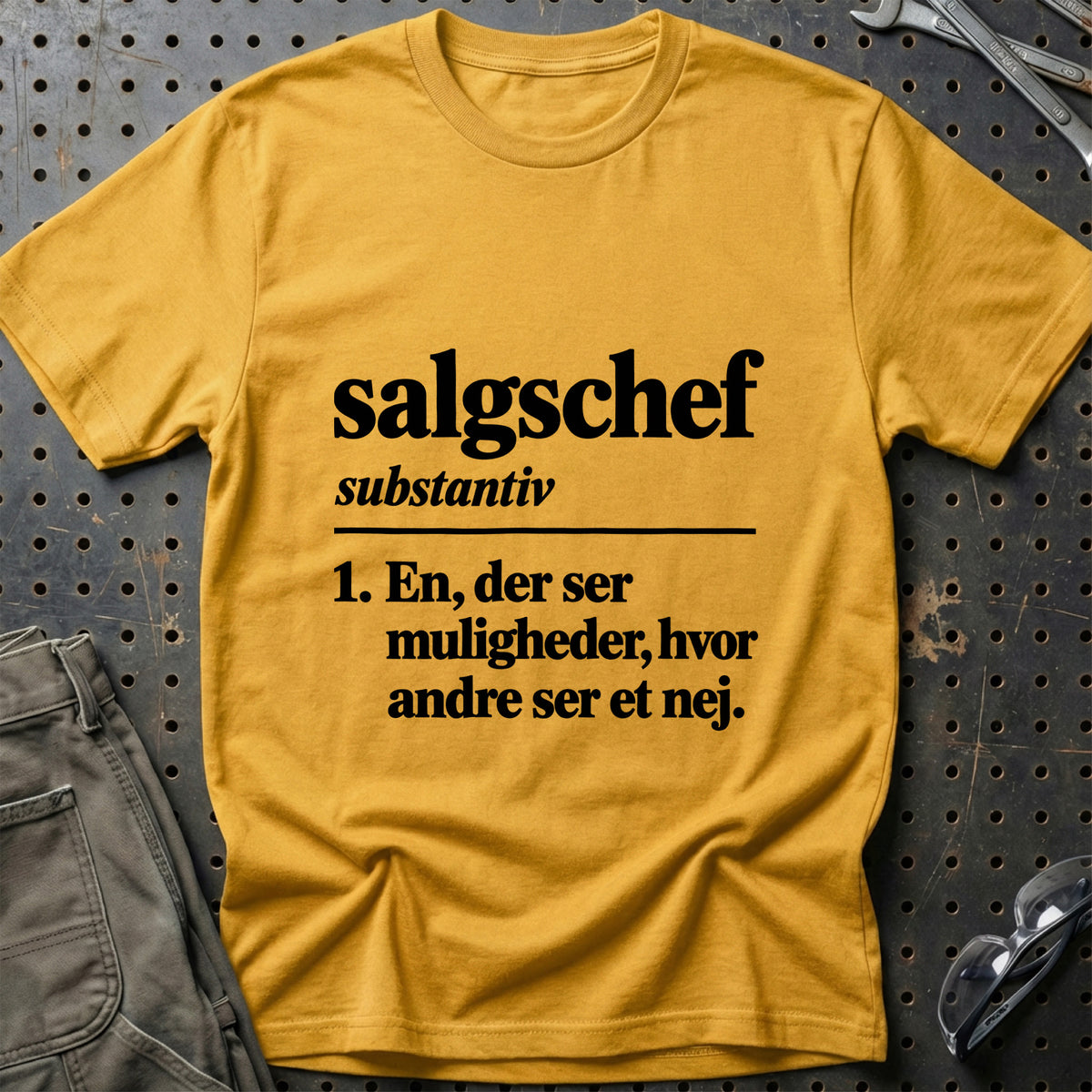 
Salgschef – Definition T-Shirt – Guld