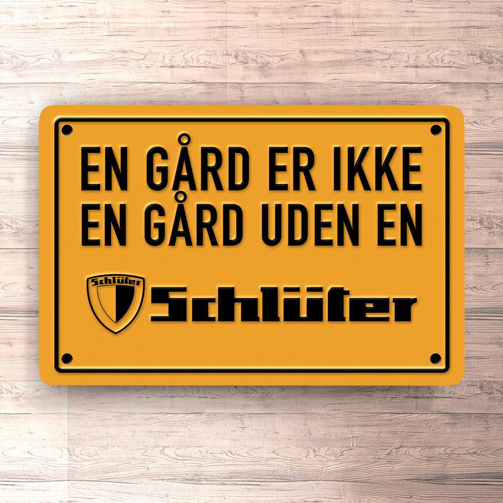 Schlüter En Gård Er Ikke En Gård Uden En Schlüter Skilte, Musemåtte, Dørmåtte-Skilte-Schlüter-Garage Culture Shop- garage - man cave - merchandise