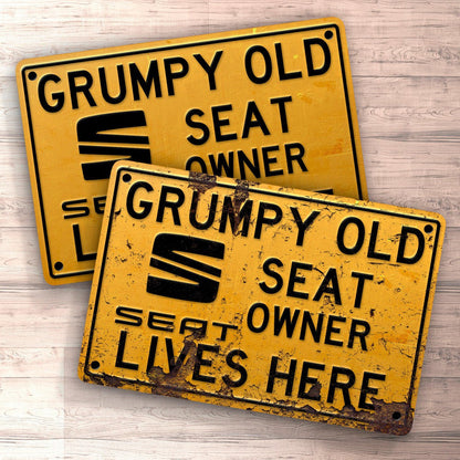 Seat Grumpy Old Seat Owner Lives Here Skilte, Musemåtte, Dørmåtte , Plakat-Skilte-Seat-Garage Culture Shop- garage - man cave - merchandise