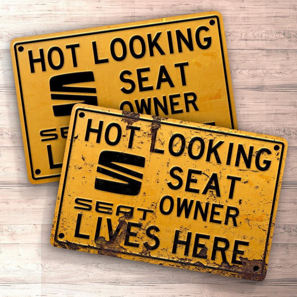 Seat Hot Looking Seat Owner Lives Here Skilte, Musemåtte, Dørmåtte , Plakat-Skilte-Seat-Garage Culture Shop- garage - man cave - merchandise