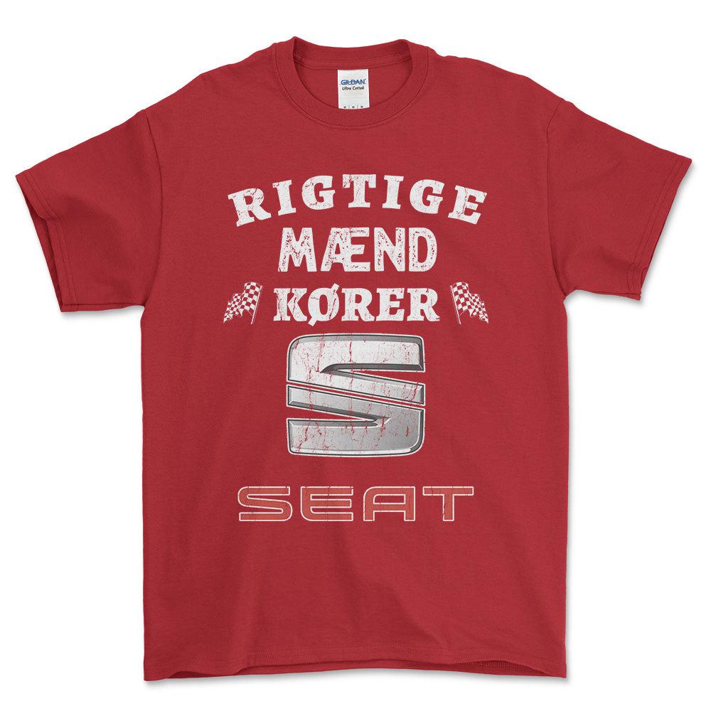 Seat Rigtige Mænd Kører - Unisex T-Shirt , Bomuld-Beklædning-Seat-Rød-S-Forside-Garage Culture Shop- garage - man cave - merchandise