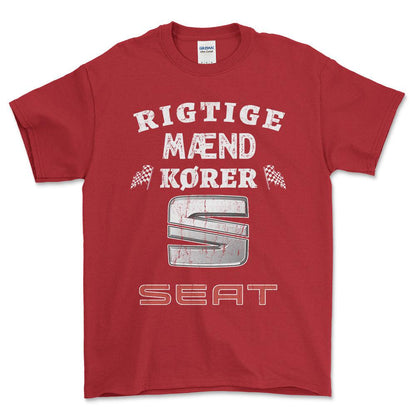 Seat Rigtige Mænd Kører - Unisex T-Shirt , Bomuld-Beklædning-Seat-Rød-S-Forside-Garage Culture Shop- garage - man cave - merchandise