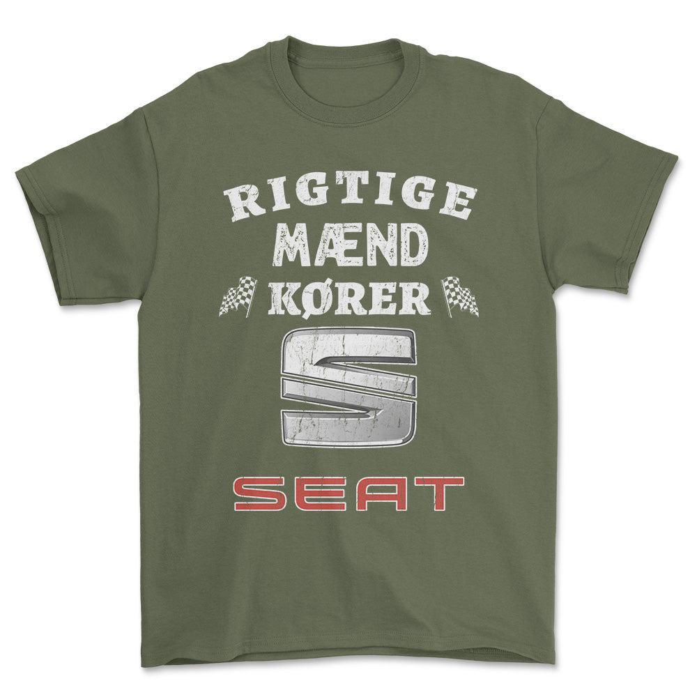 Seat Rigtige Mænd Kører - Unisex T-Shirt , Bomuld-Beklædning-Seat-Grøn Militær-S-Forside-Garage Culture Shop- garage - man cave - merchandise
