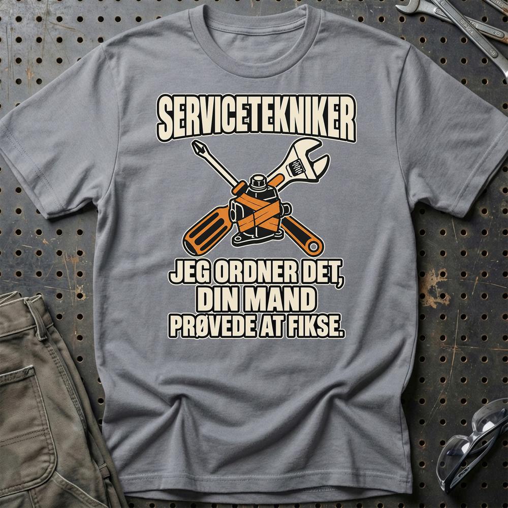 
Produktbillede af Servicetekniker – Jeg Ordner Det, Din Mand Prøvede At Fikse T-Shirt