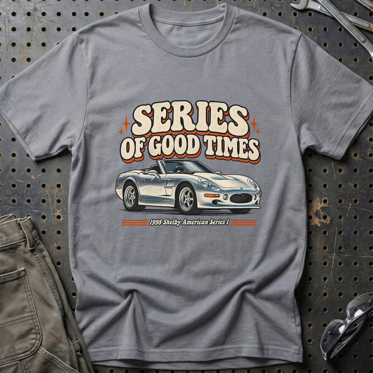 
Shelby American Series 1 1998 – Series of Good Times T-Shirt – Grå Sport