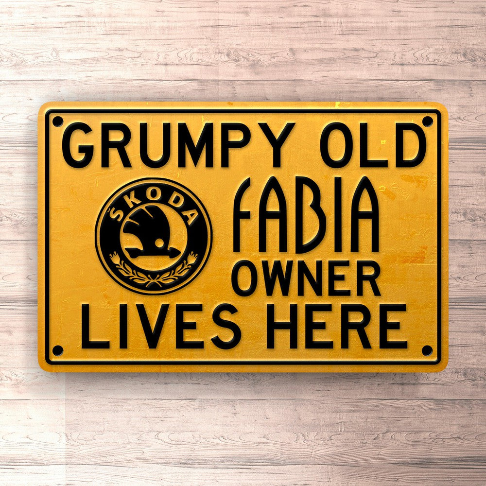 Skoda Fabia Grumpy Old Skoda Fabia Owner Lives Here Skilte, Musemåtte, Dørmåtte , Plakat-Skilte-Skoda-Garage Culture Shop- garage - man cave - merchandise