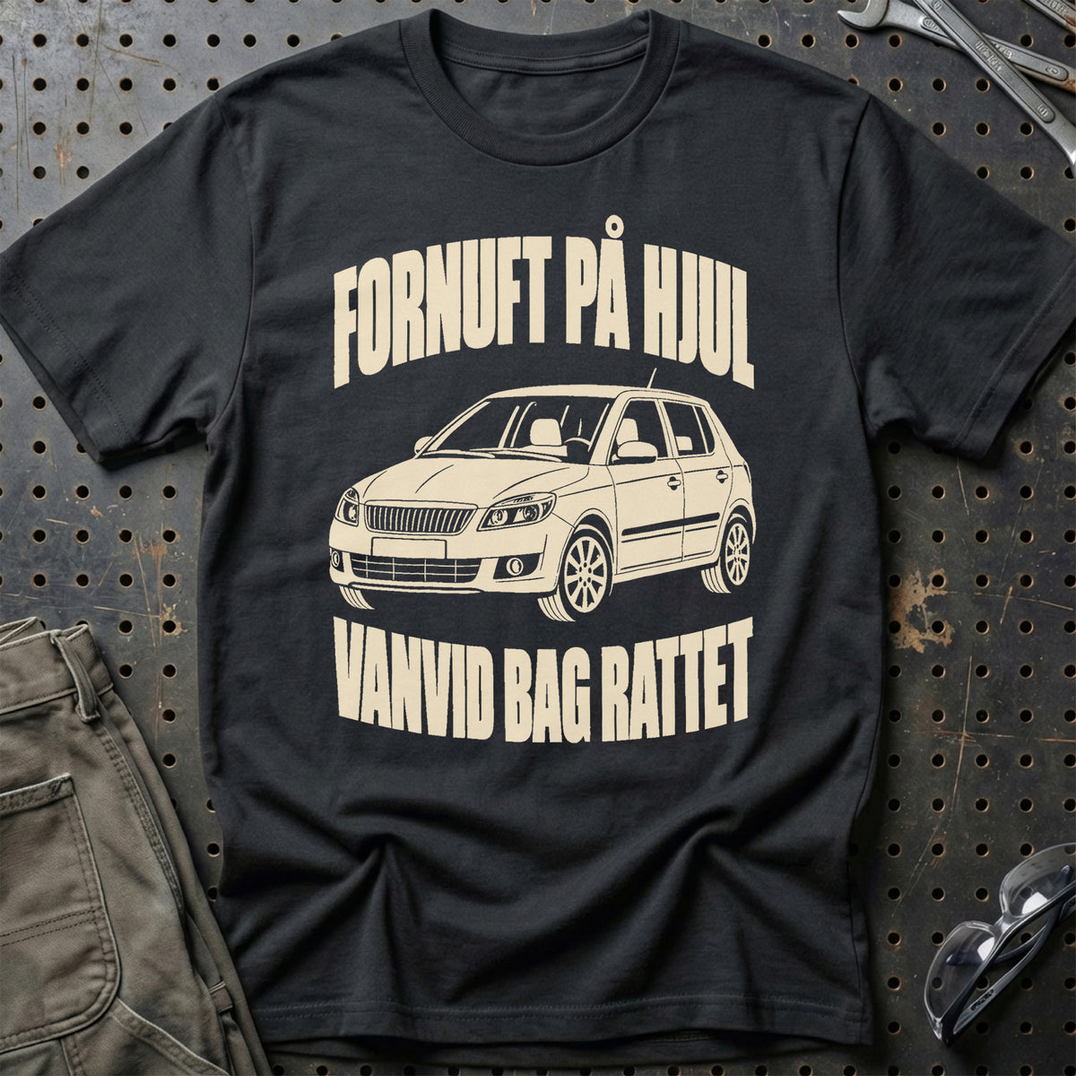 
Škoda Fabia II 5J – Fornuft på hjul vanvid bag rattet – Unisex T-Shirt – Sort
