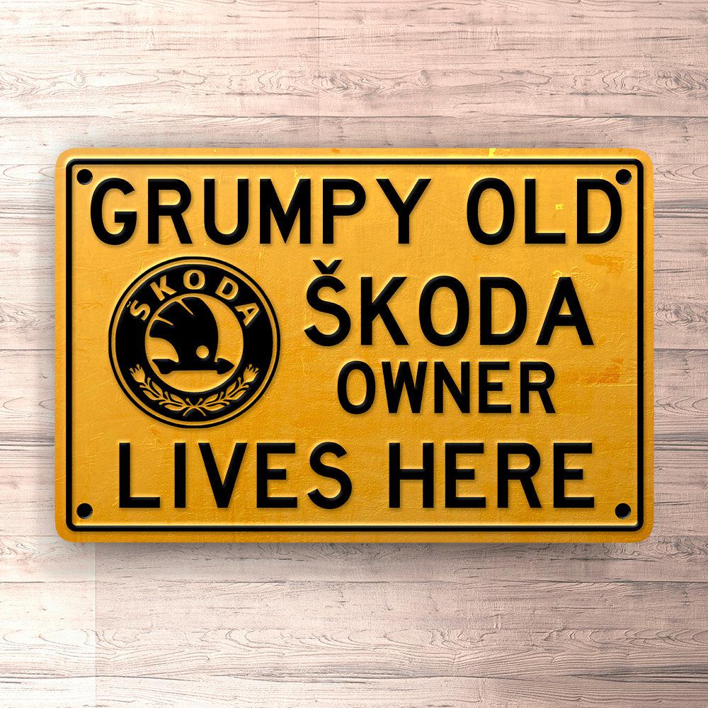 Skoda Grumpy Old Skoda Owner Lives Here Skilte, Musemåtte, Dørmåtte-Skilte-Skoda-Garage Culture Shop- garage - man cave - merchandise