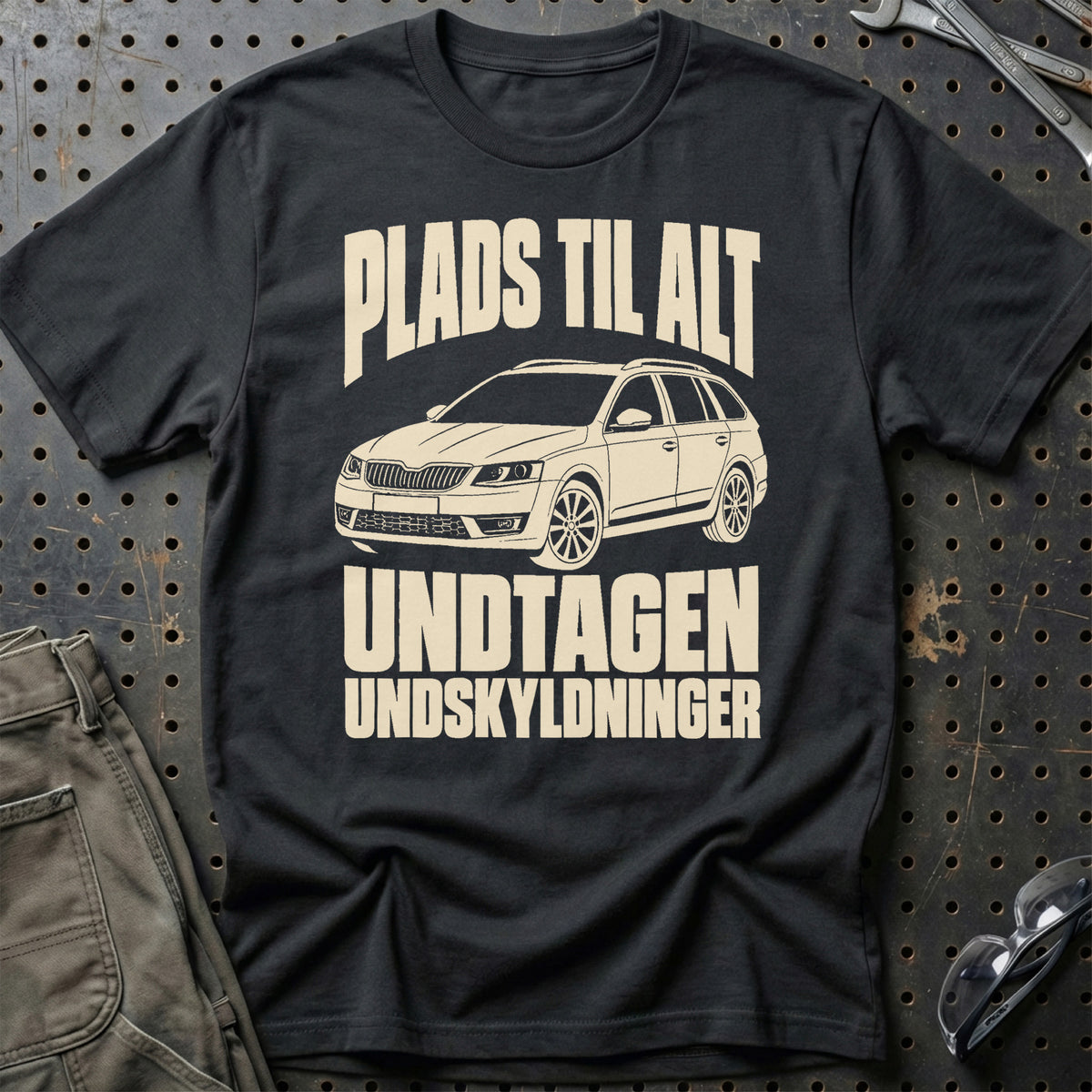 
Škoda Octavia III – Plads til alt undtagen undskyldninger – Unisex T-Shirt – Sort