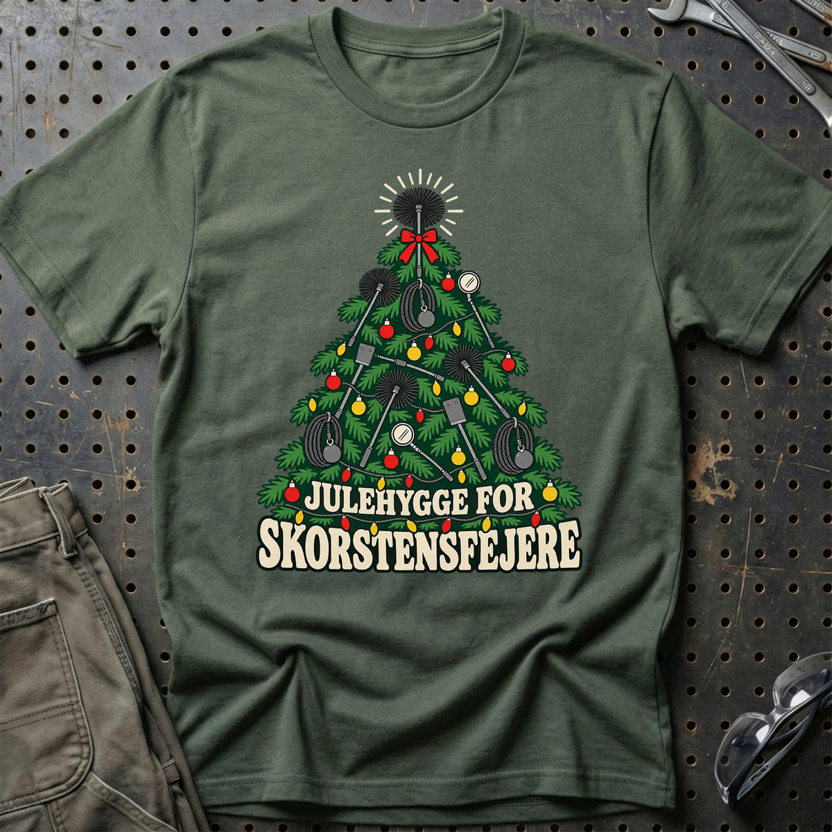 
Skorstensfejer – Julehygge – Unisex T-Shirt – Grøn Militær