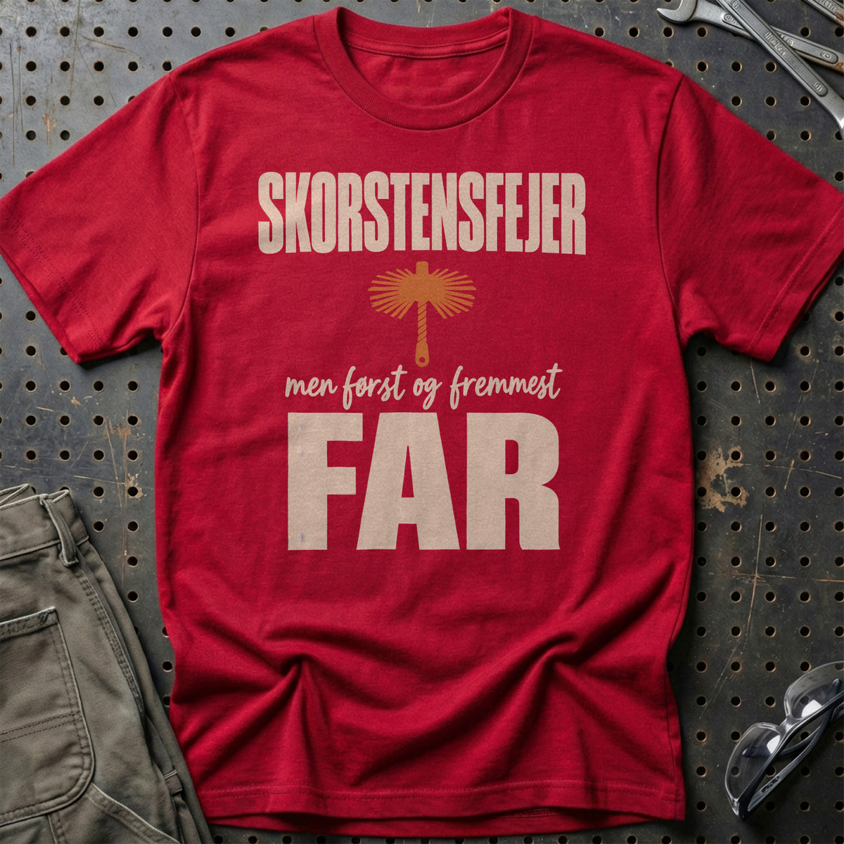 
Produktbillede af Skorstensfejer – Men Først Og Fremmest Far T-Shirt