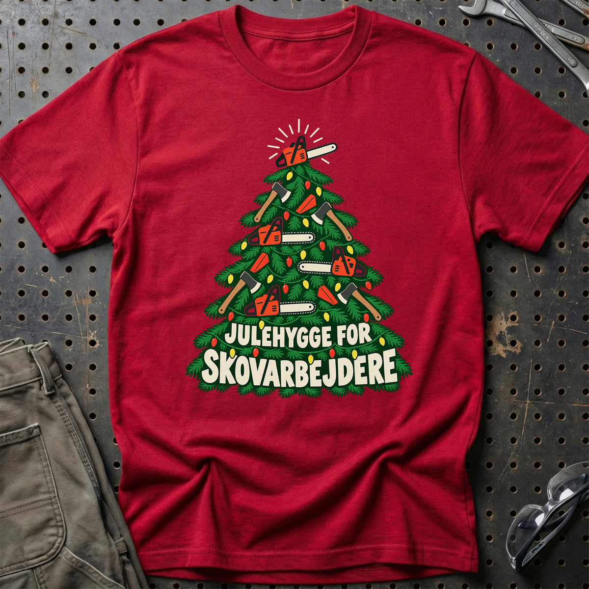 
Skovarbejder – Julehygge – Unisex T-Shirt – Rød