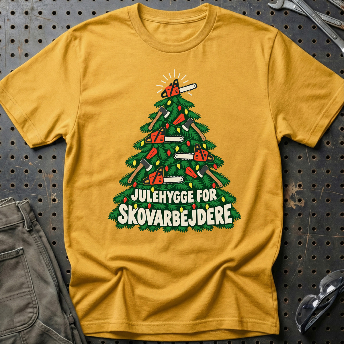 
Skovarbejder – Julehygge – Unisex T-Shirt – Guld