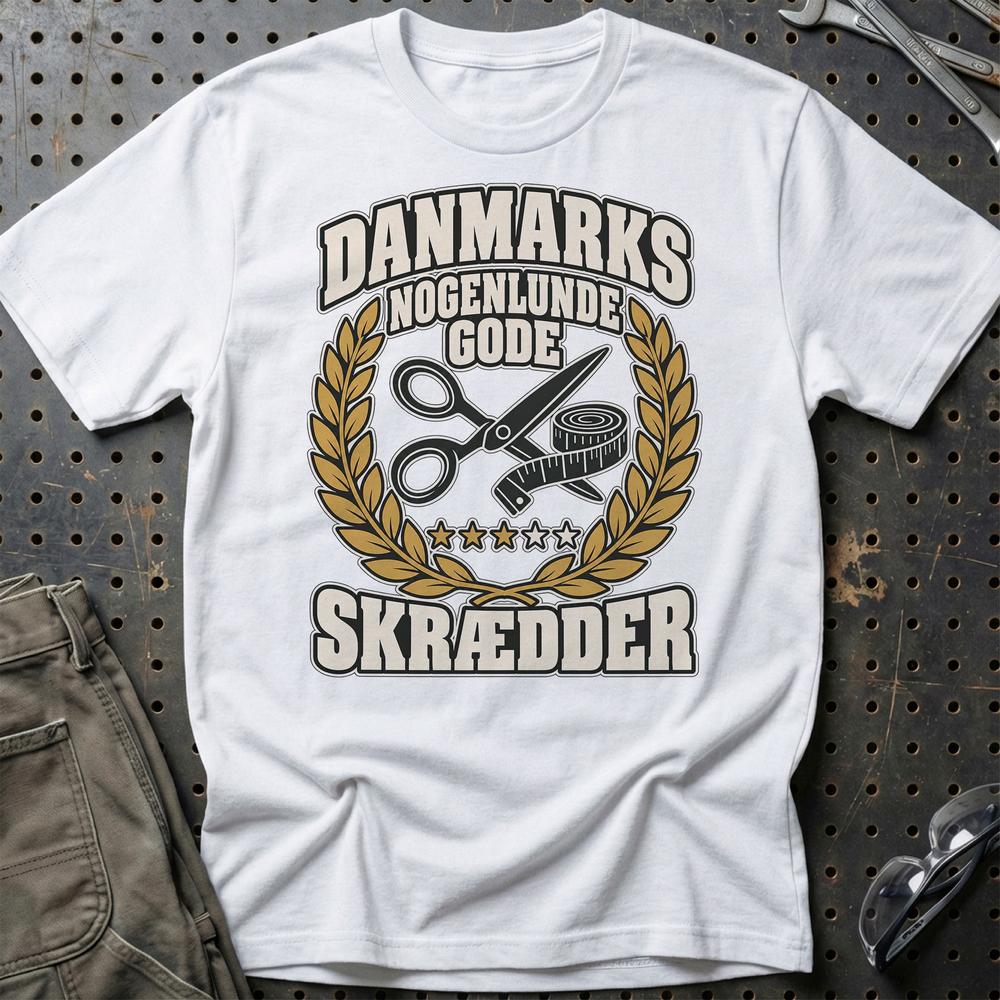 
Produktbillede af Skrædder – Danmarks Nogenlunde Gode T-Shirt