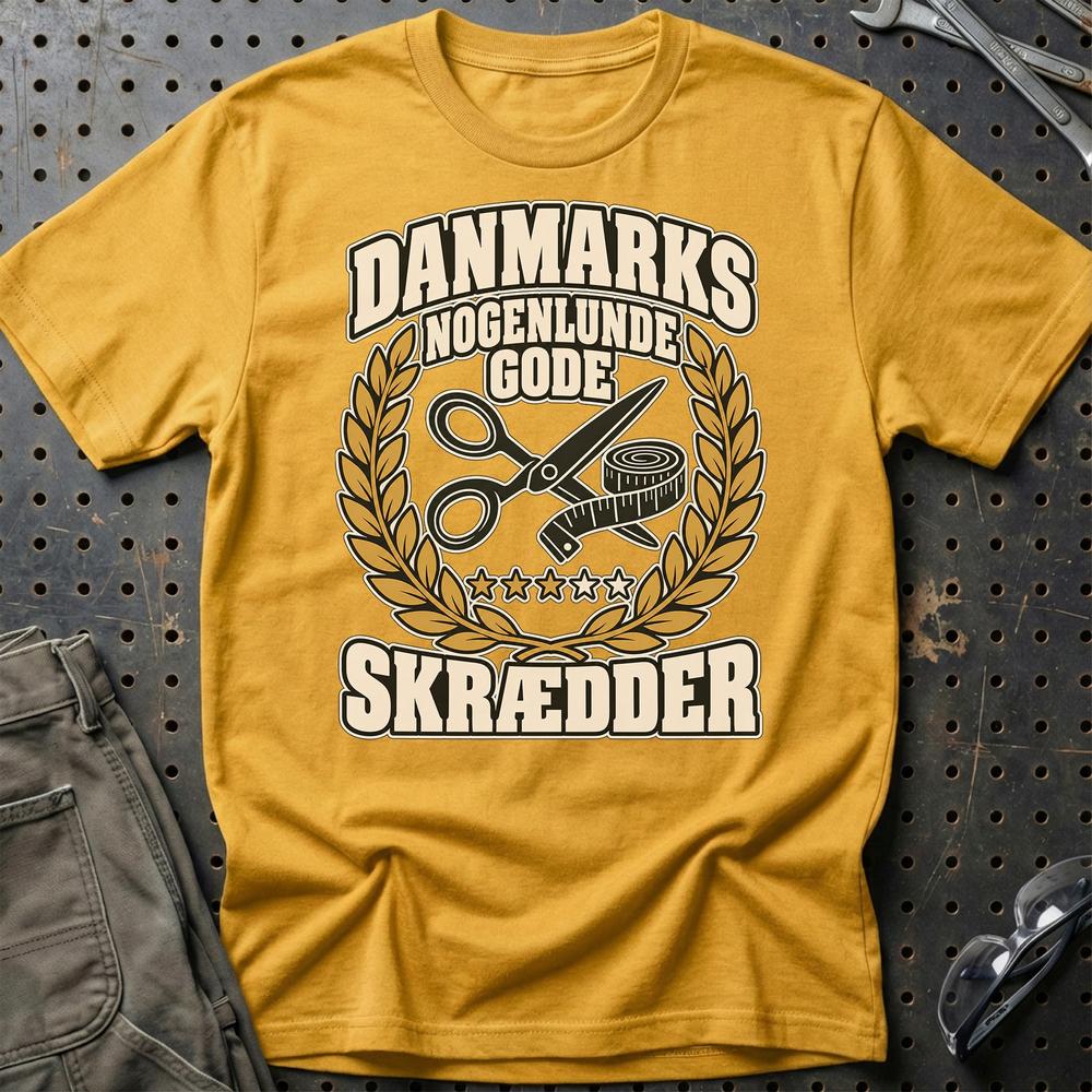 
Produktbillede af Skrædder – Danmarks Nogenlunde Gode T-Shirt