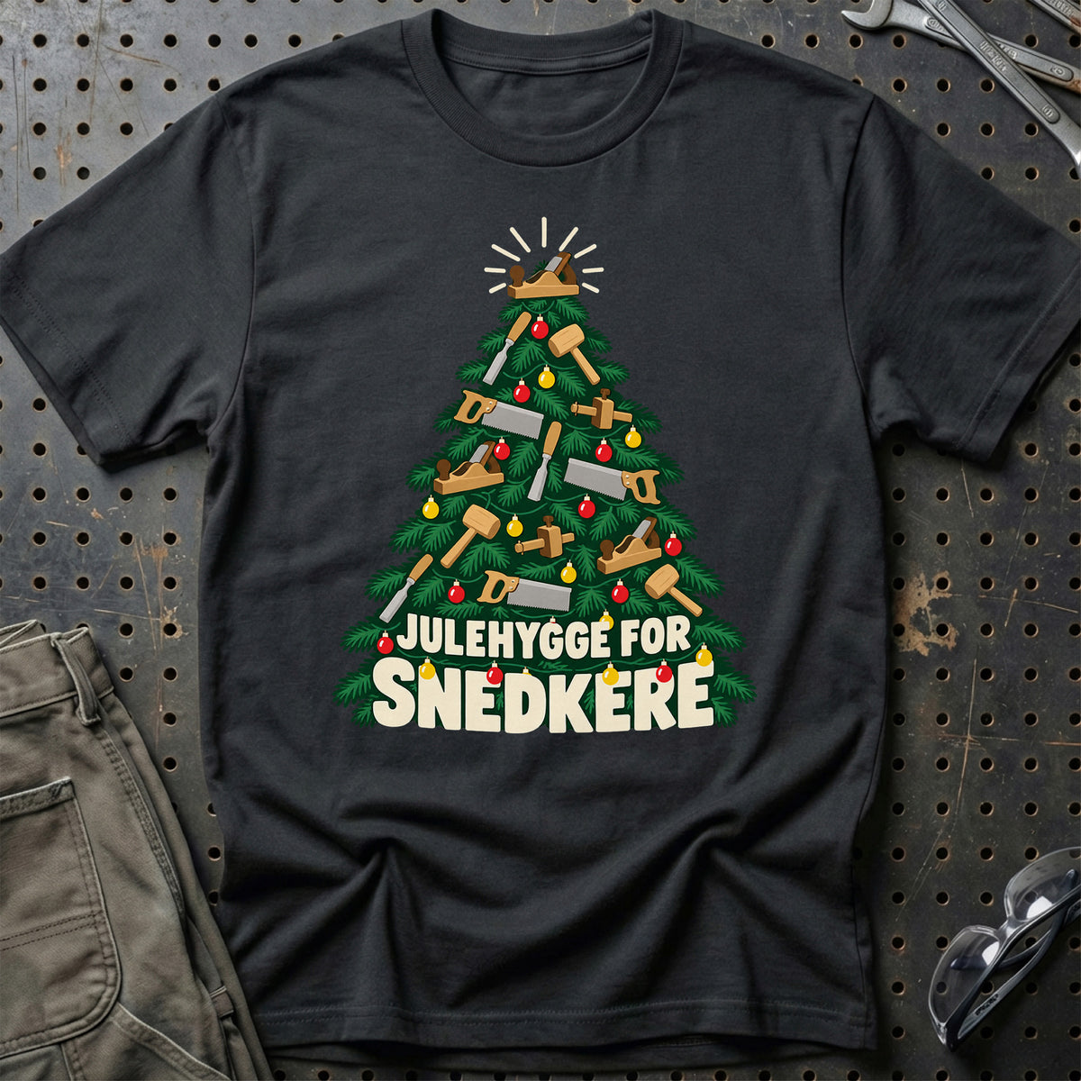 
Snedker – Julehygge – Unisex T-Shirt – Sort