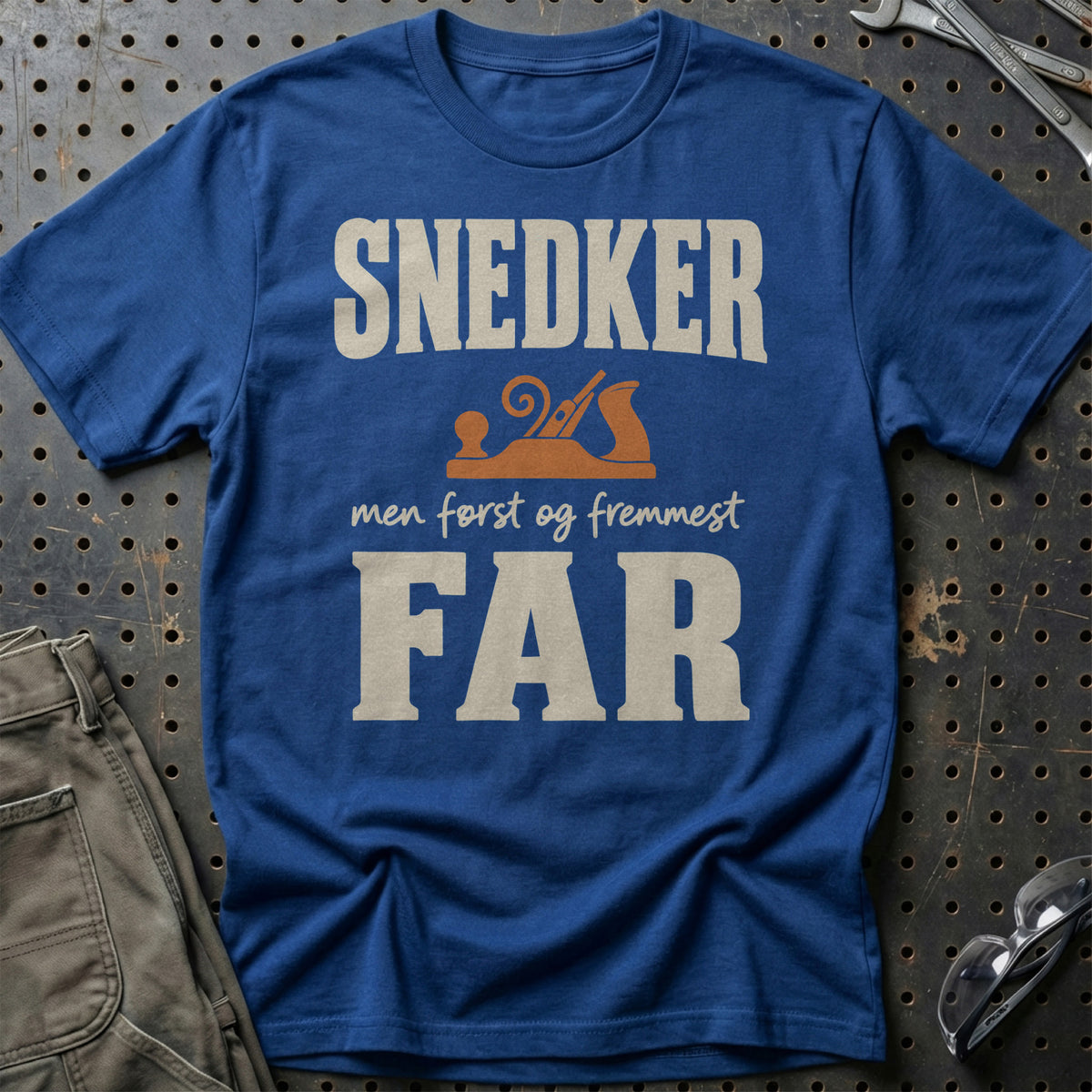 
Produktbillede af Snedker – Men Først Og Fremmest Far T-Shirt