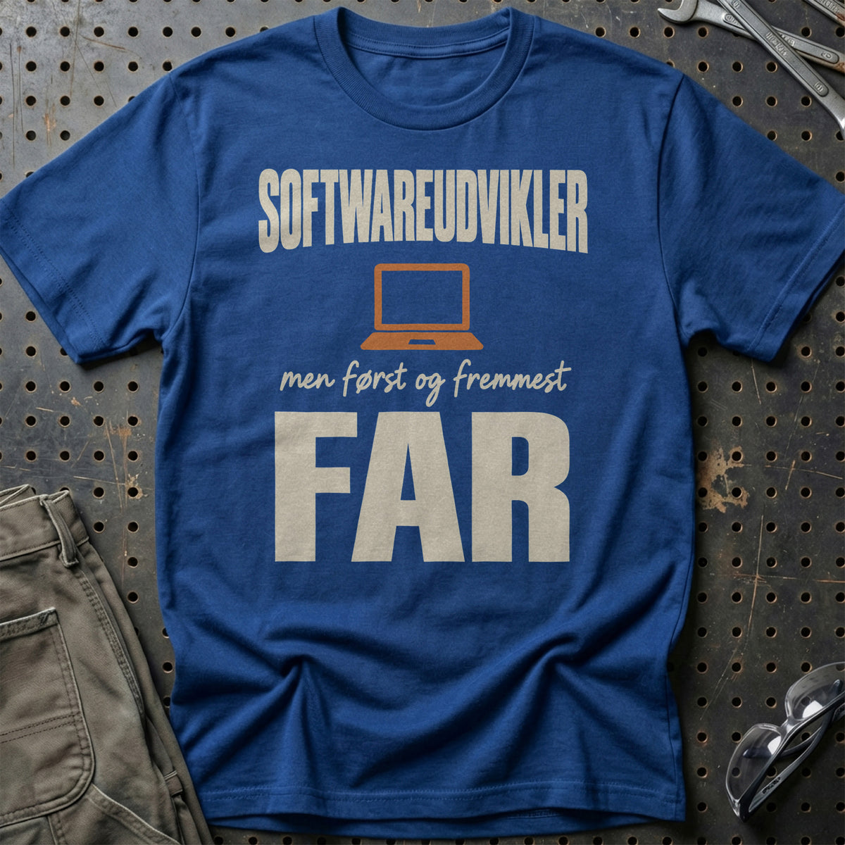 
Produktbillede af Softwareudvikler – Men Først Og Fremmest Far T-Shirt