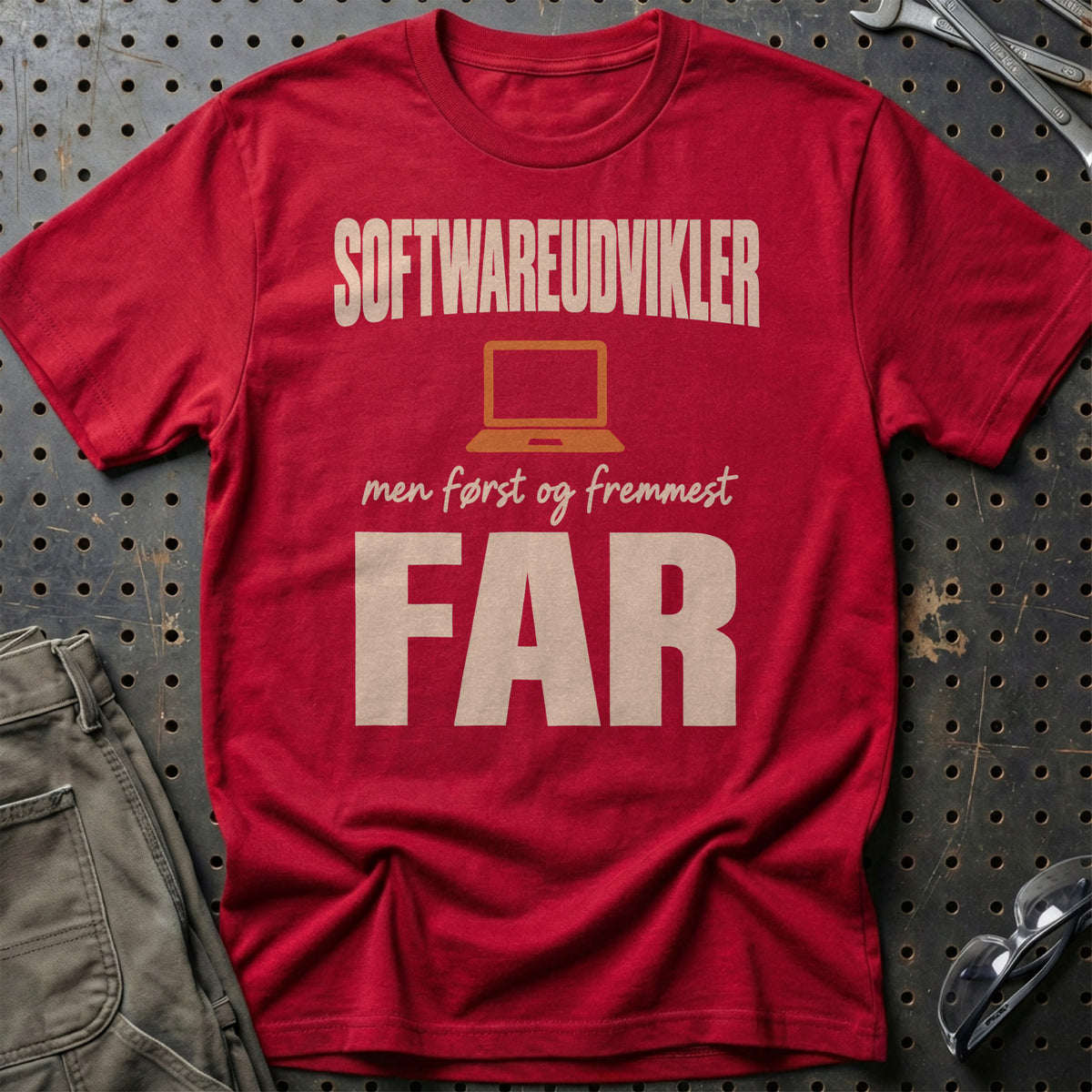 
Produktbillede af Softwareudvikler – Men Først Og Fremmest Far T-Shirt