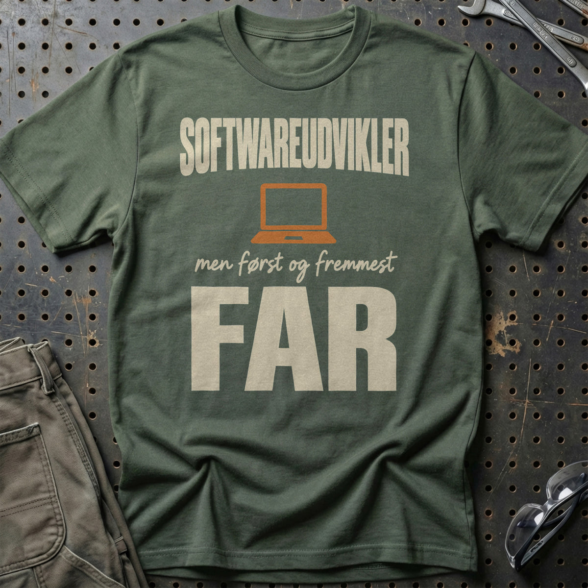 
Produktbillede af Softwareudvikler – Men Først Og Fremmest Far T-Shirt