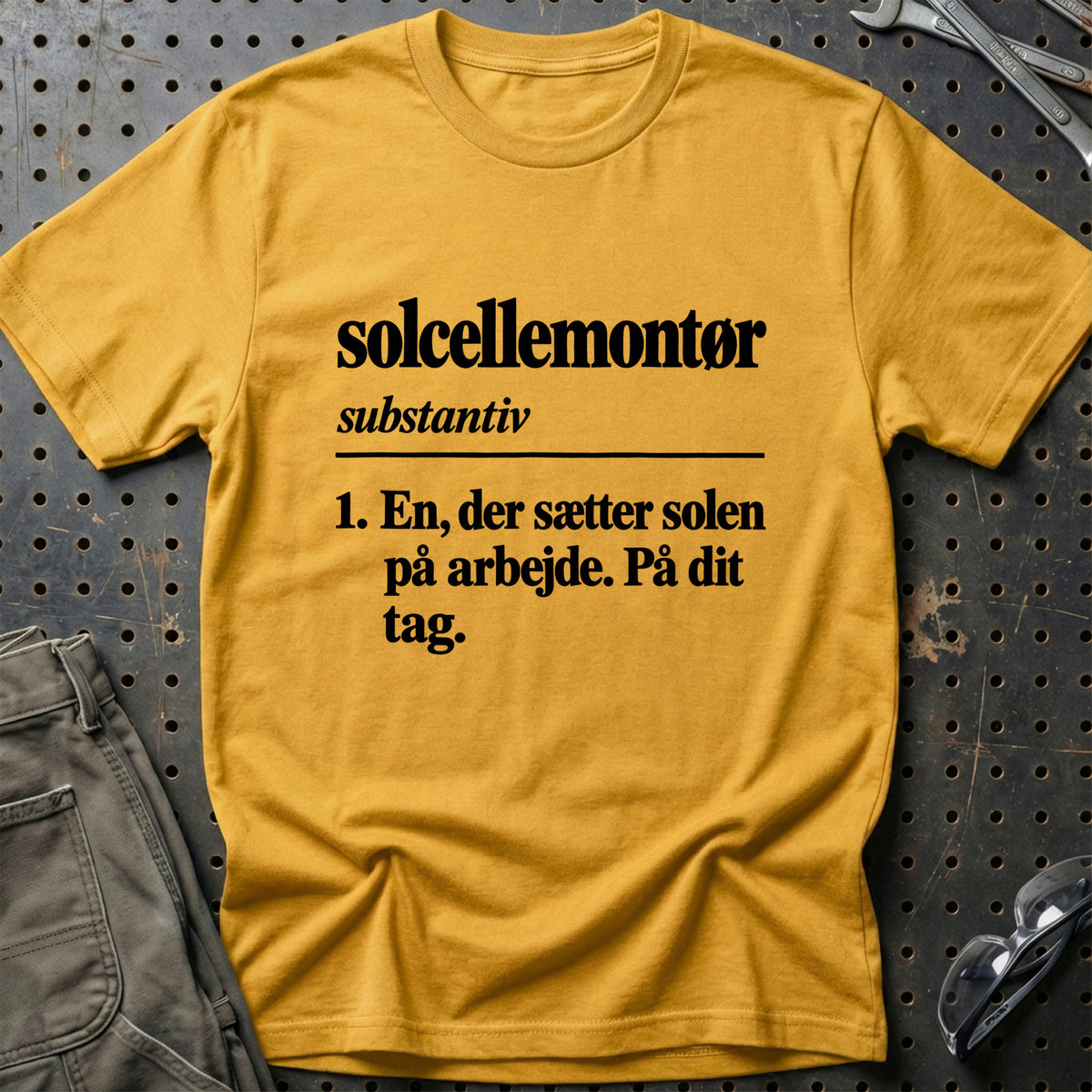 
Solcellemontør – Definition T-Shirt – Guld