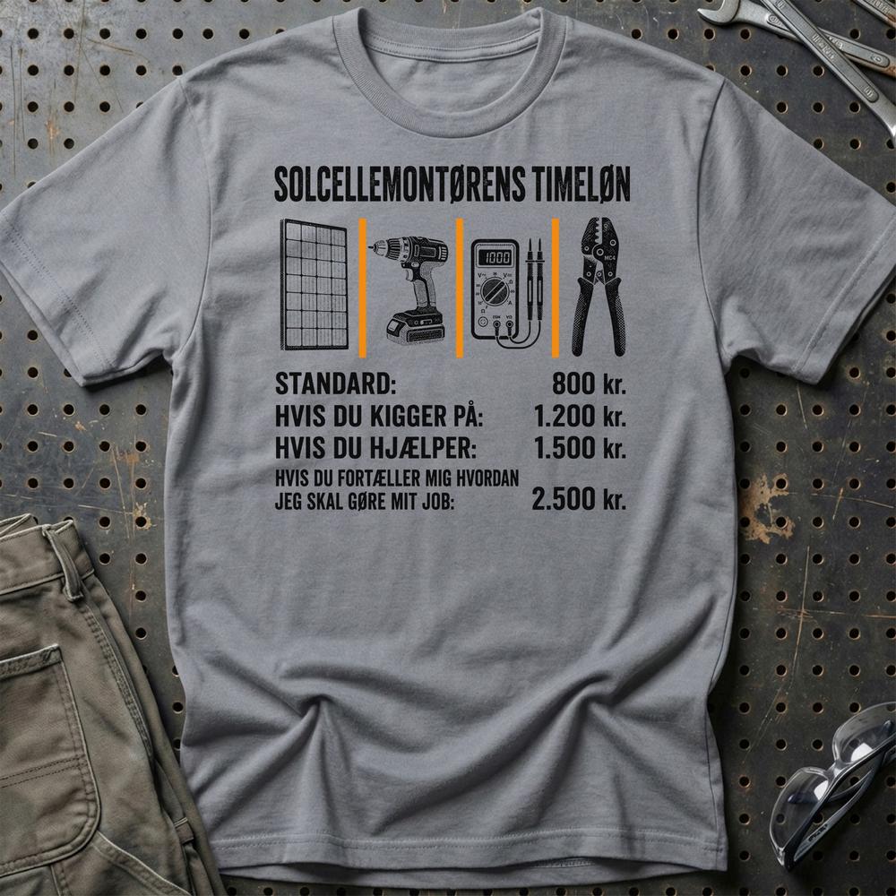 Solcellemontørens Timeløn – Unisex T-Shirt, Bomuld-Beklædning-Garage Culture-Grå Sport-S-Garage Culture Shop- garage - man cave - merchandise