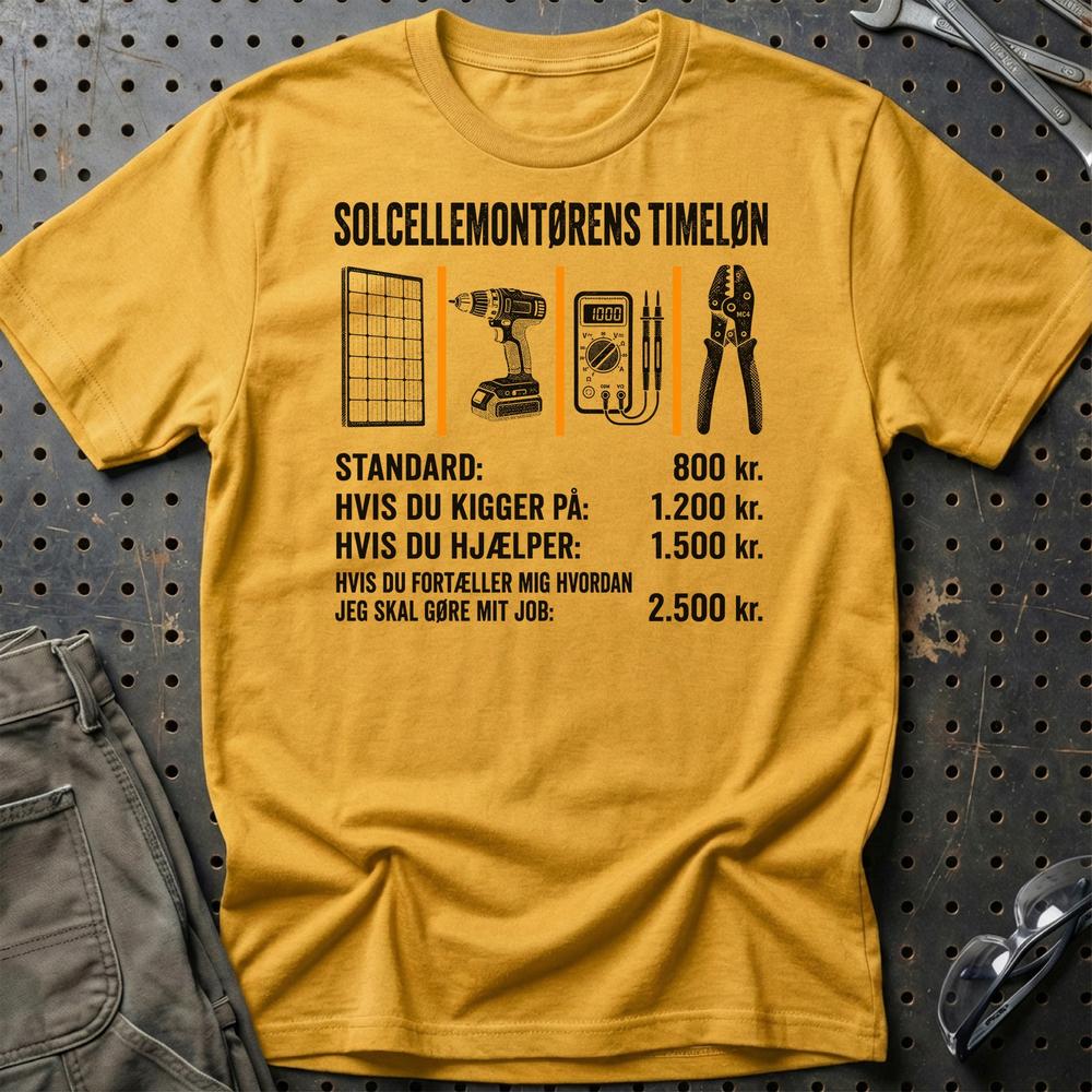 Solcellemontørens Timeløn – Unisex T-Shirt, Bomuld-Beklædning-Garage Culture-Guld-S-Garage Culture Shop- garage - man cave - merchandise