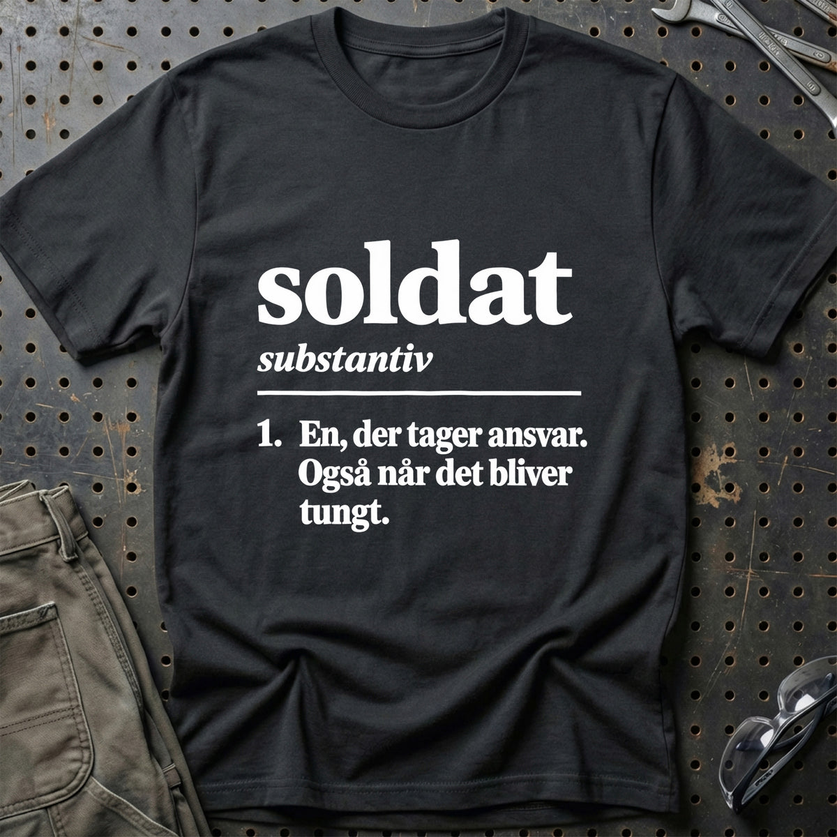 
Soldat – Definition T-Shirt – Sort