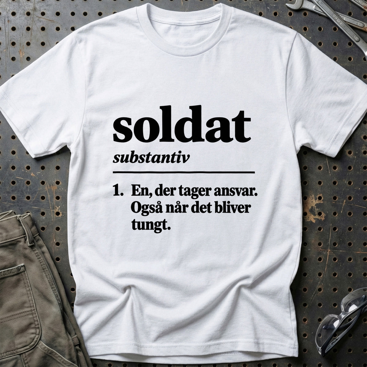 
Soldat – Definition T-Shirt – Hvid