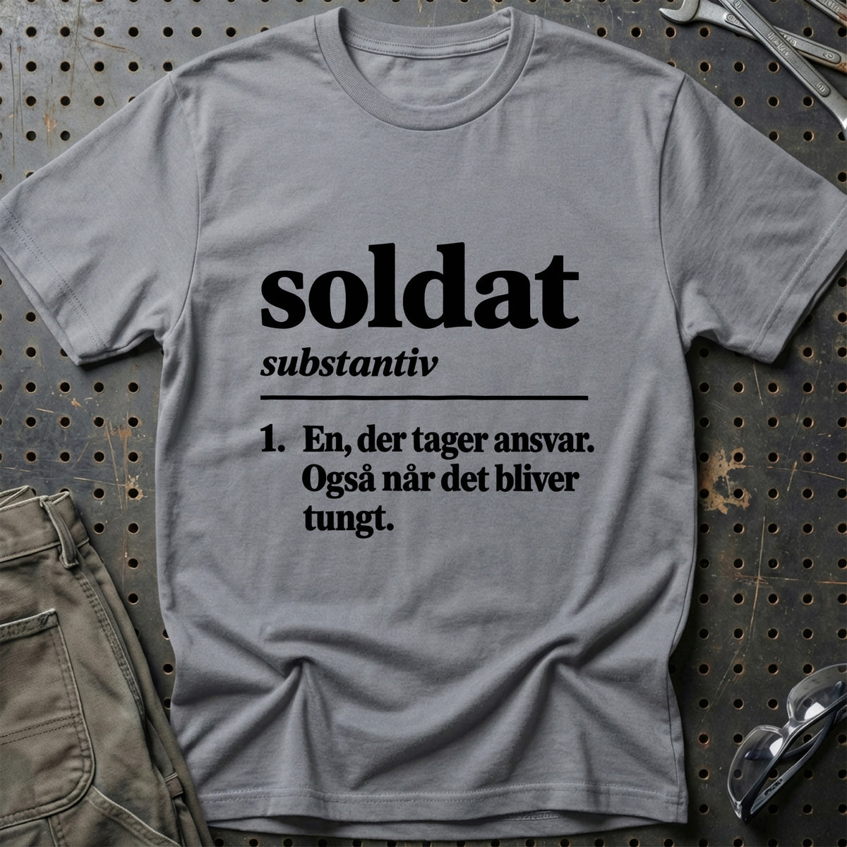 
Soldat – Definition T-Shirt – Grå Sport