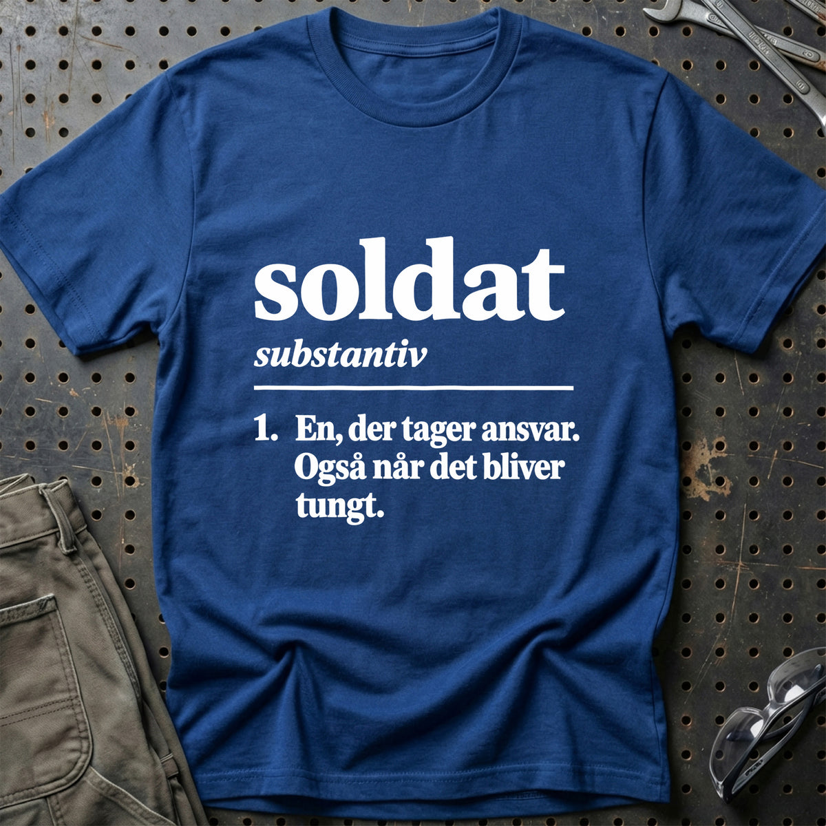 
Soldat – Definition T-Shirt – Blå Royal