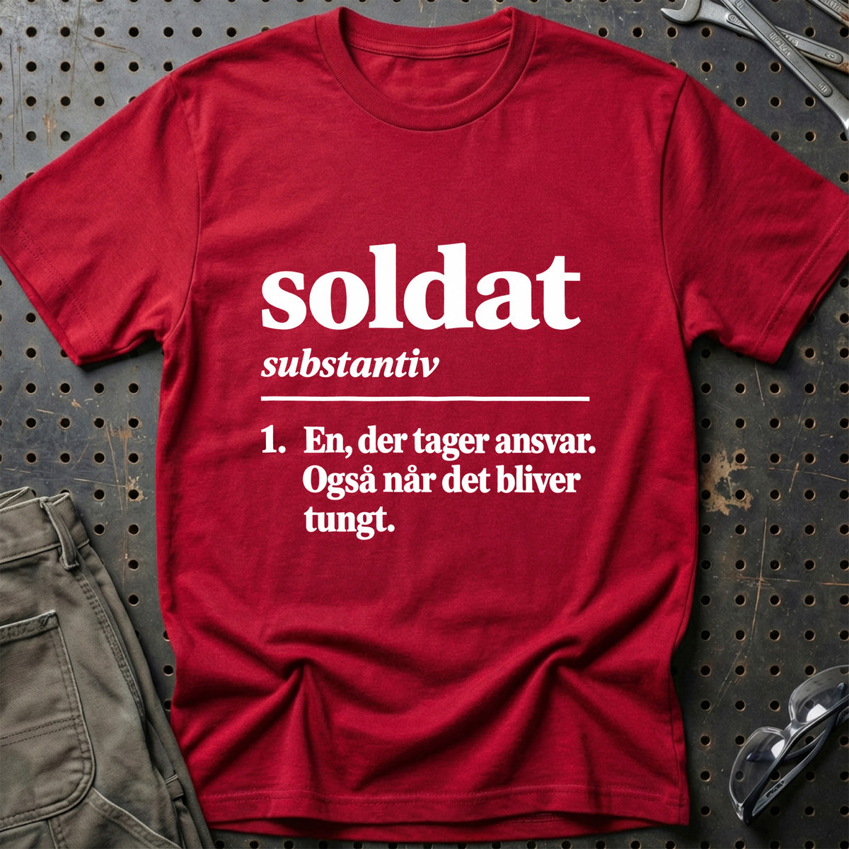 
Soldat – Definition T-Shirt – Rød