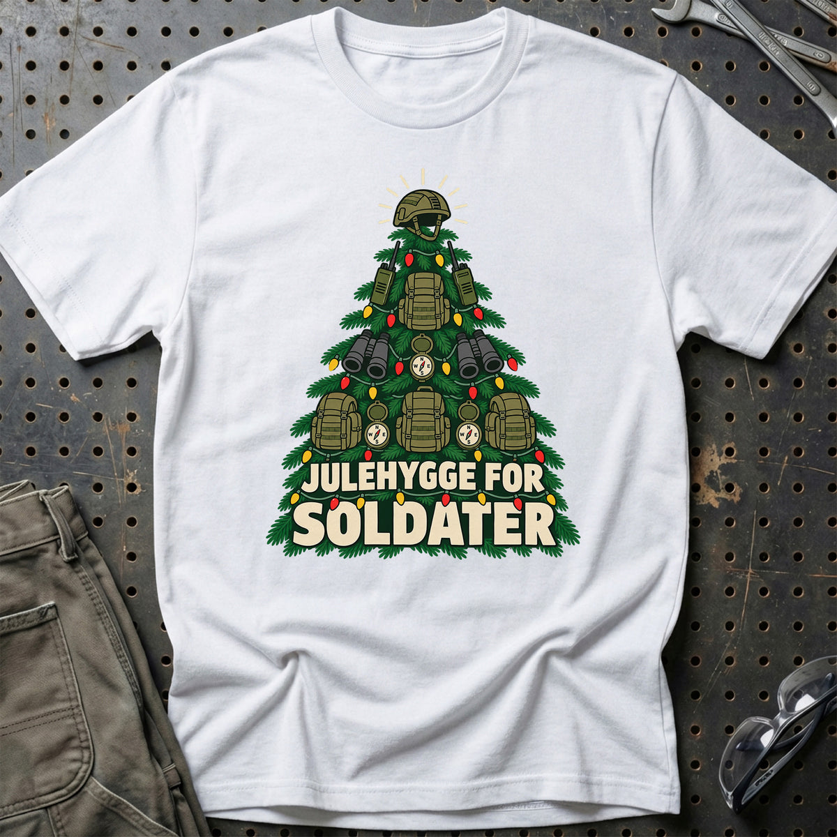 
Soldat – Julehygge – Unisex T-Shirt – Hvid
