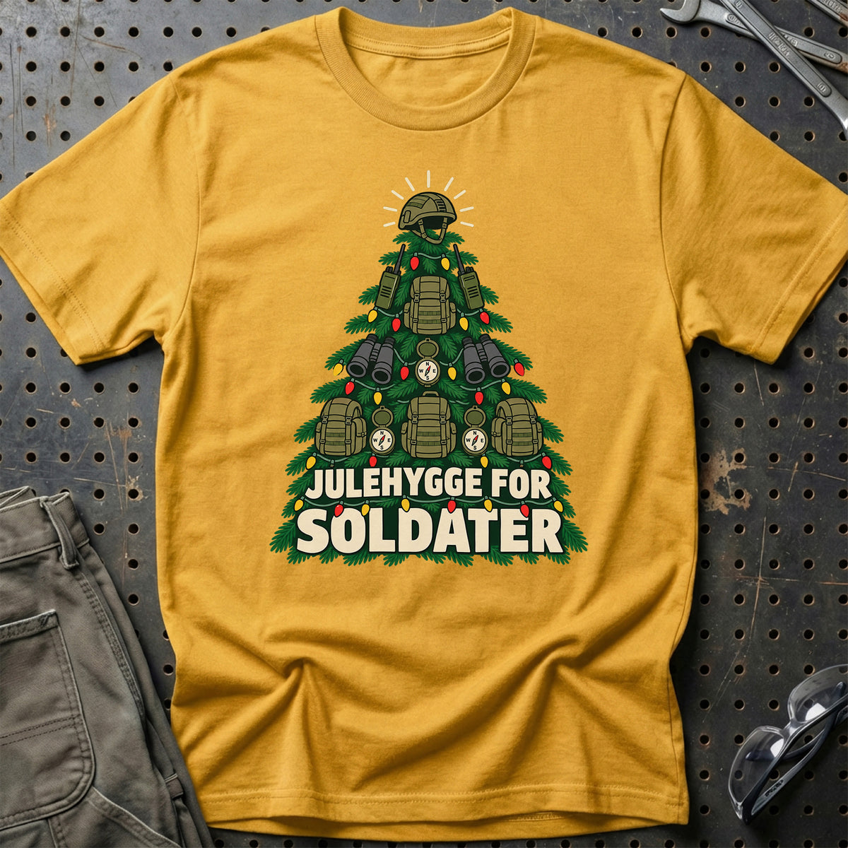 
Soldat – Julehygge – Unisex T-Shirt – Guld