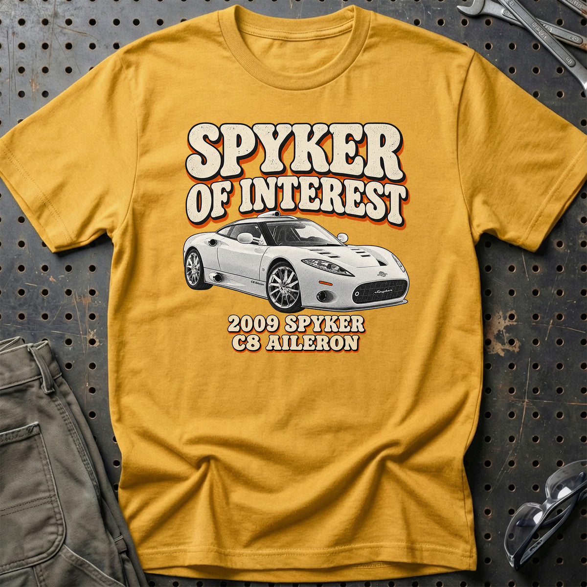 
Spyker C8 Aileron 2009 – Spyker of Interest T-Shirt – Guld