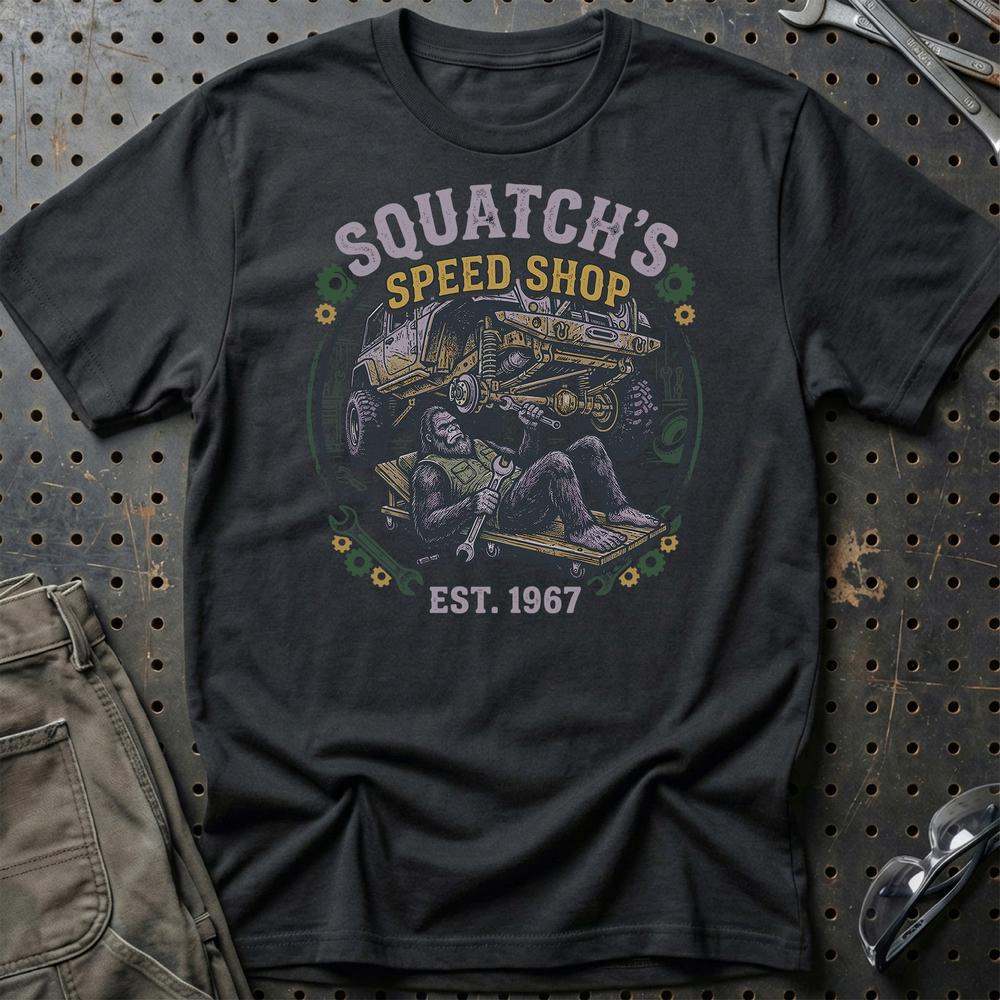Squatch’s Speed Shop Bigfoot Mekaniker - Unisex T-Shirt , Bomuld-Beklædning-Garage Culture-Sort-S-Garage Culture Shop- garage - man cave - merchandise