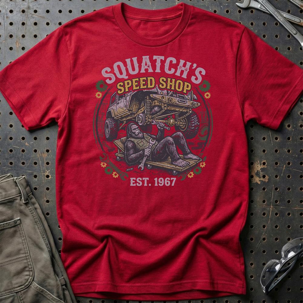 Squatch’s Speed Shop Bigfoot Mekaniker - Unisex T-Shirt , Bomuld-Beklædning-Garage Culture-Rød-S-Garage Culture Shop- garage - man cave - merchandise