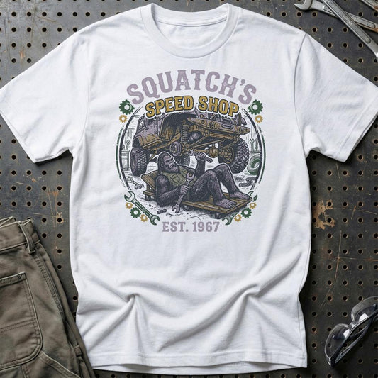 Squatch’s Speed Shop Bigfoot Mekaniker - Unisex T-Shirt , Bomuld-Beklædning-Garage Culture-Hvid-S-Garage Culture Shop- garage - man cave - merchandise