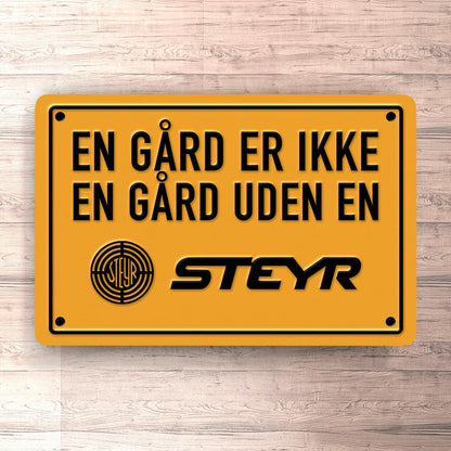 Steyr En Gård Er Ikke En Gård Uden En Steyr Skilte, Musemåtte, Dørmåtte , Plakat-Skilte-Steyr-Garage Culture Shop- garage - man cave - merchandise