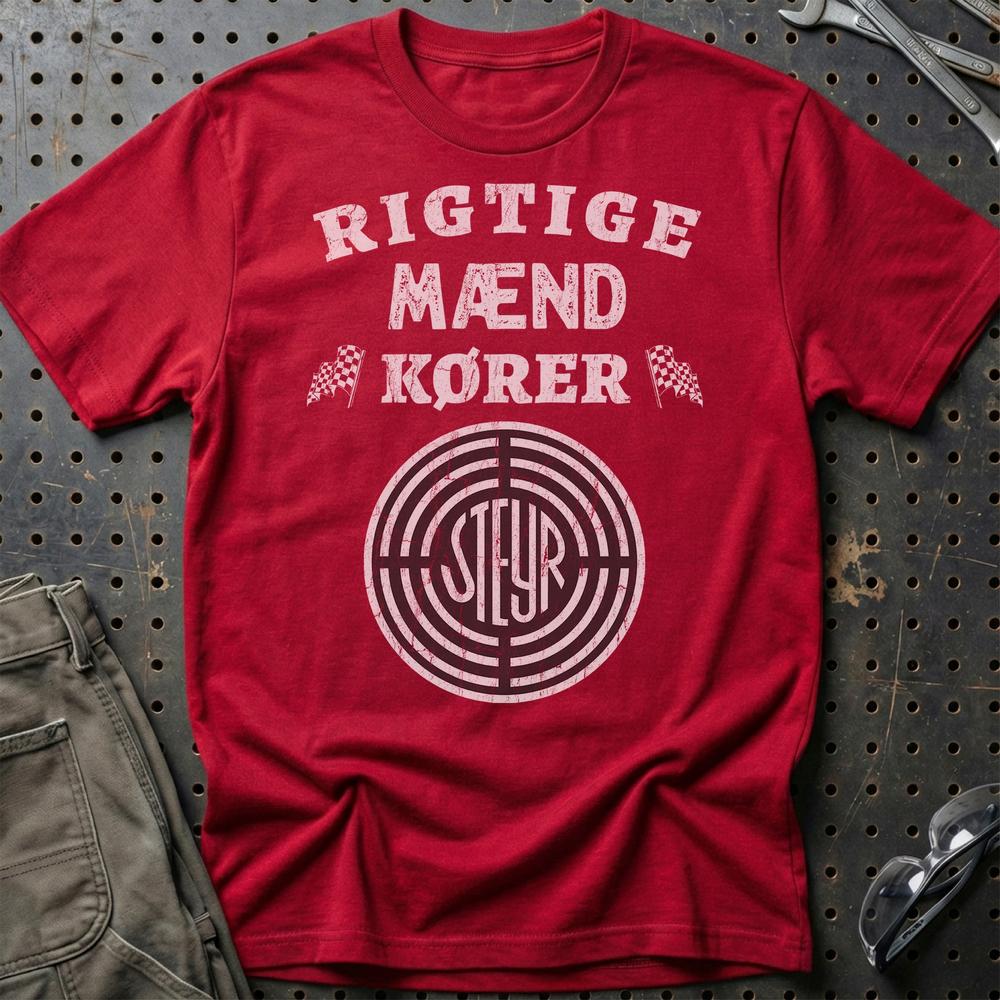 Steyr Rigtige Mænd Kører T-Shirt-Beklædning-Steyr-Rød-S-Garage Culture Shop- garage - man cave - merchandise