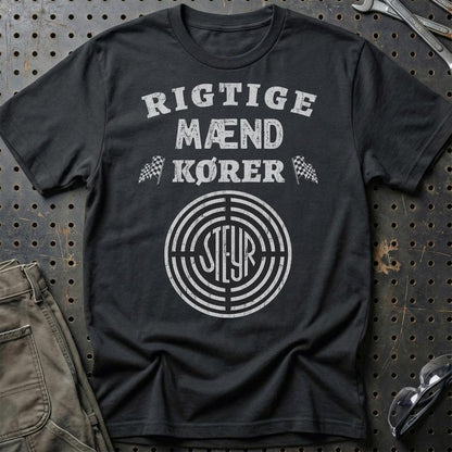 Steyr Rigtige Mænd Kører - Unisex T-Shirt , Bomuld-Beklædning-Steyr-Sort-S-Garage Culture Shop- garage - man cave - merchandise