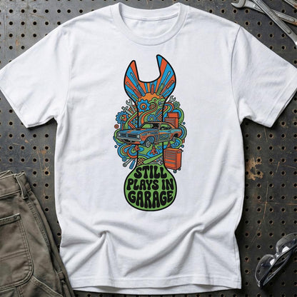 Still Plays In Garage - Unisex T-Shirt , Bomuld-Beklædning-Garage Culture-Hvid-S-Garage Culture Shop- garage - man cave - merchandise