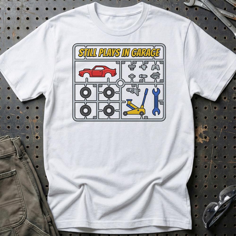 Still Plays In Garage - Unisex T-Shirt , Bomuld-Beklædning-Garage Culture-Hvid-S-Garage Culture Shop- garage - man cave - merchandise