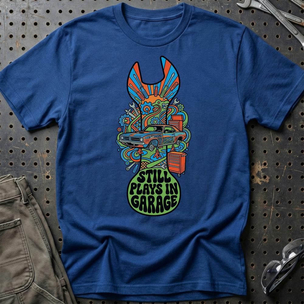 Still Plays In Garage - Unisex T-Shirt , Bomuld-Beklædning-Garage Culture-Blå Royal-S-Garage Culture Shop- garage - man cave - merchandise
