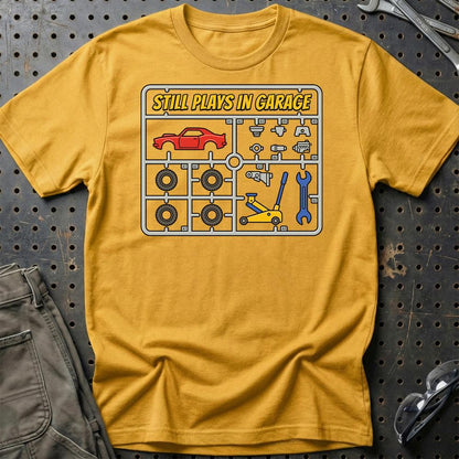 Still Plays In Garage - Unisex T-Shirt , Bomuld-Beklædning-Garage Culture-Guld-S-Garage Culture Shop- garage - man cave - merchandise