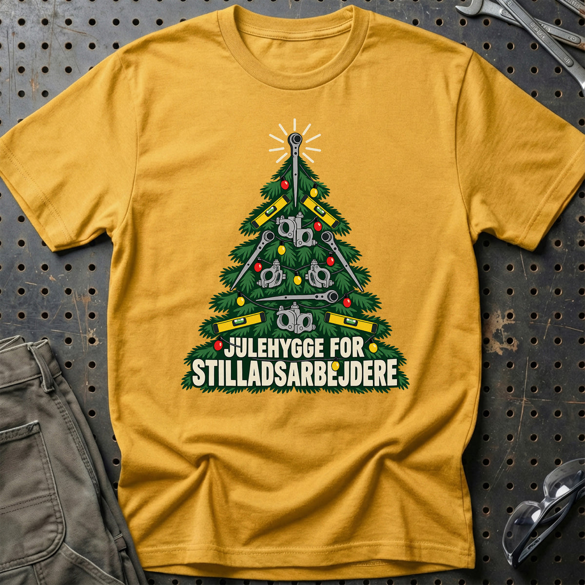 
Stilladsarbejder – Julehygge – Unisex T-Shirt – Guld