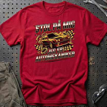 Stol På Mig – Jeg Er Automekaniker - Unisex T-Shirt , Bomuld-Beklædning-Garage Culture-Rød-S-Garage Culture Shop- garage - man cave - merchandise